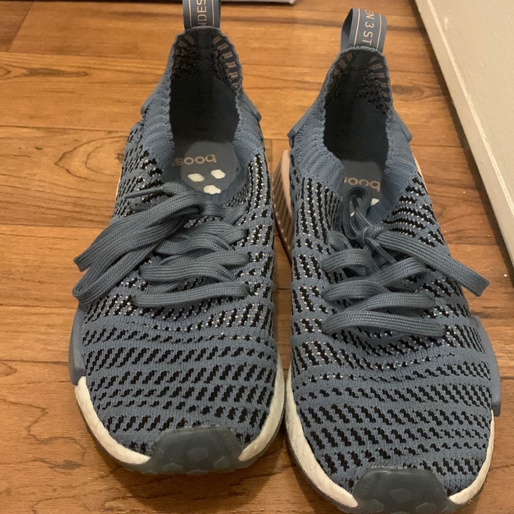 Womens Adidas R1s.